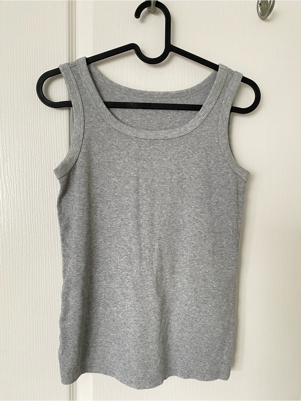 3 * Uniqlo Ribbed Tank Top - Picture 2 of 5